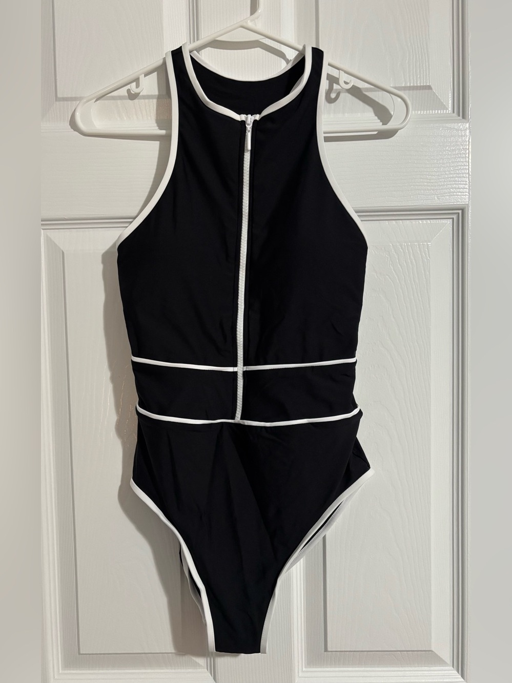 Becca Sport Mode Shannon High Neck One Piece Swimsuit front zipper Size Small